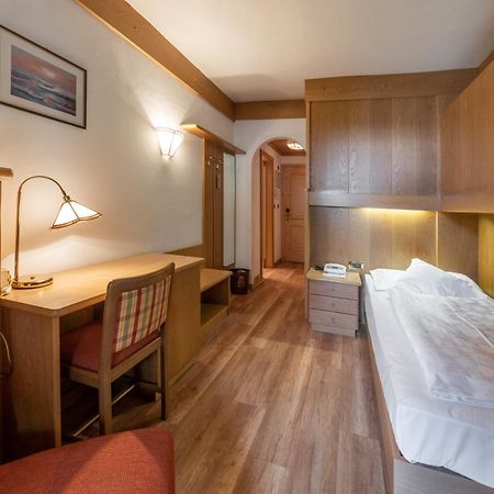 Hotel Armin Selva di Val Gardena Bagian luar foto