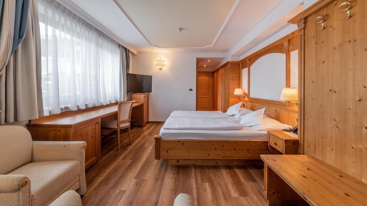Hotel Armin Selva di Val Gardena Bagian luar foto