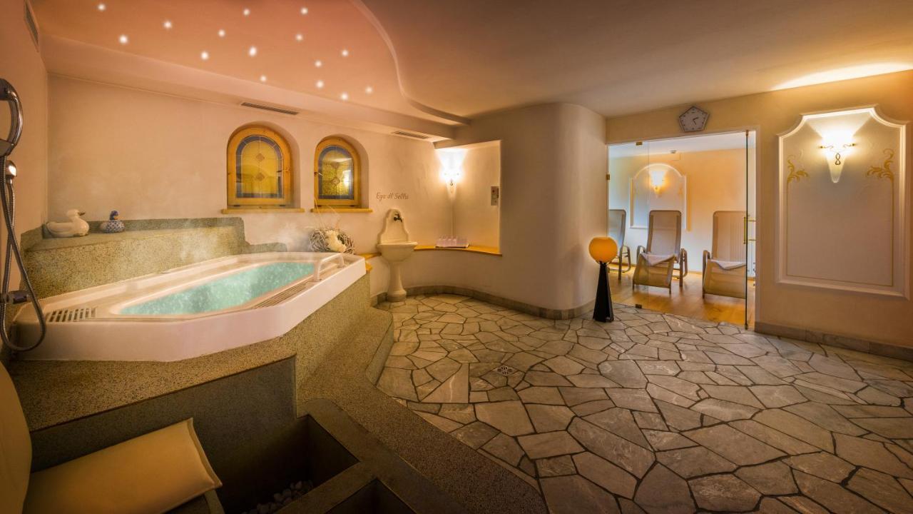 Hotel Armin Selva di Val Gardena Bagian luar foto
