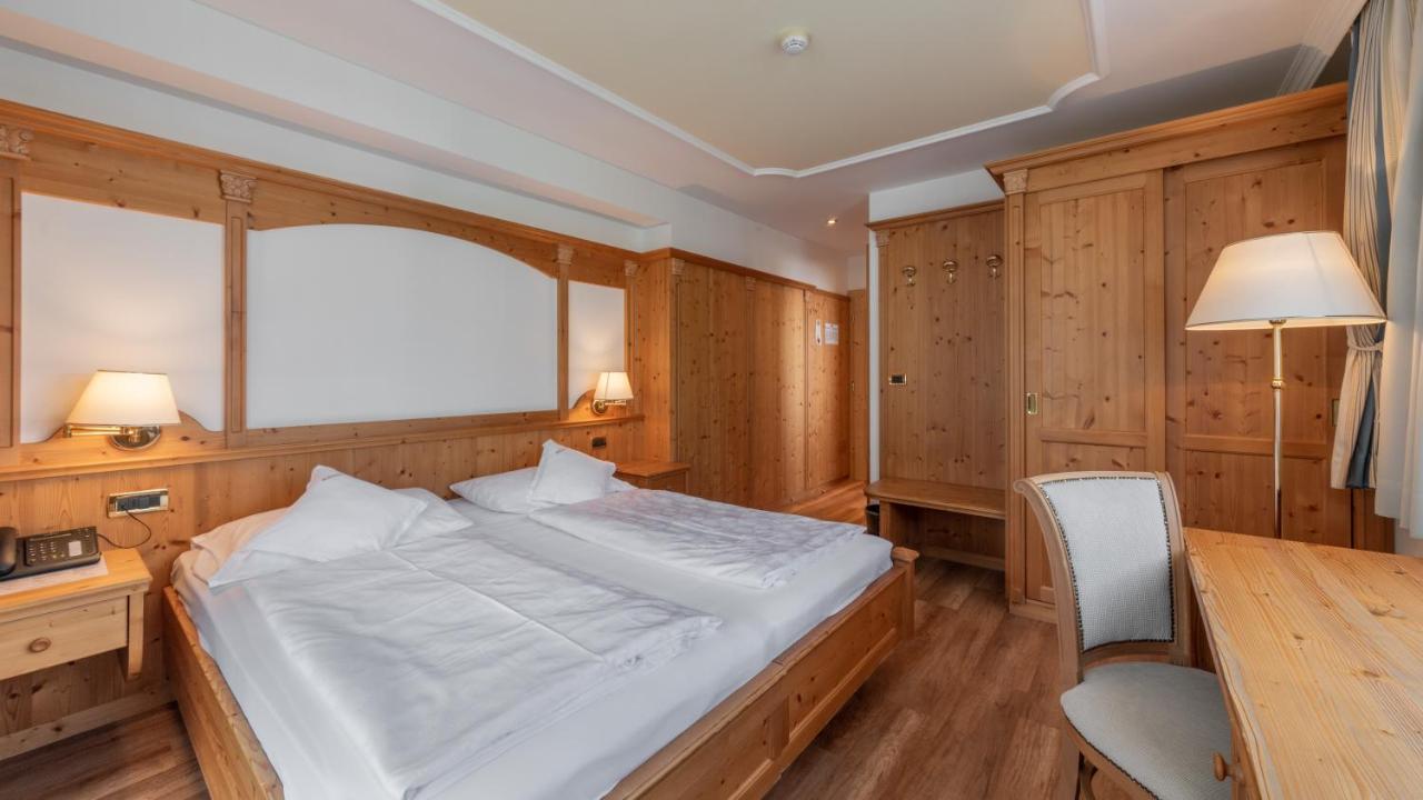 Hotel Armin Selva di Val Gardena Bagian luar foto