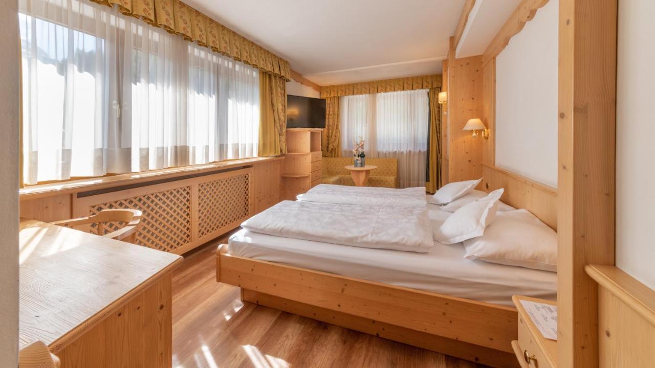 Hotel Armin Selva di Val Gardena Bagian luar foto