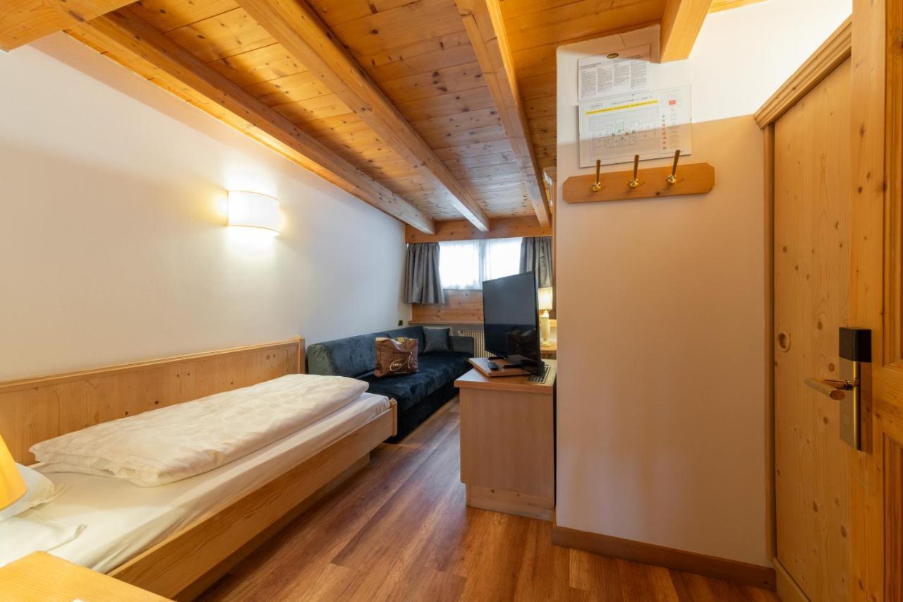 Hotel Armin Selva di Val Gardena Bagian luar foto