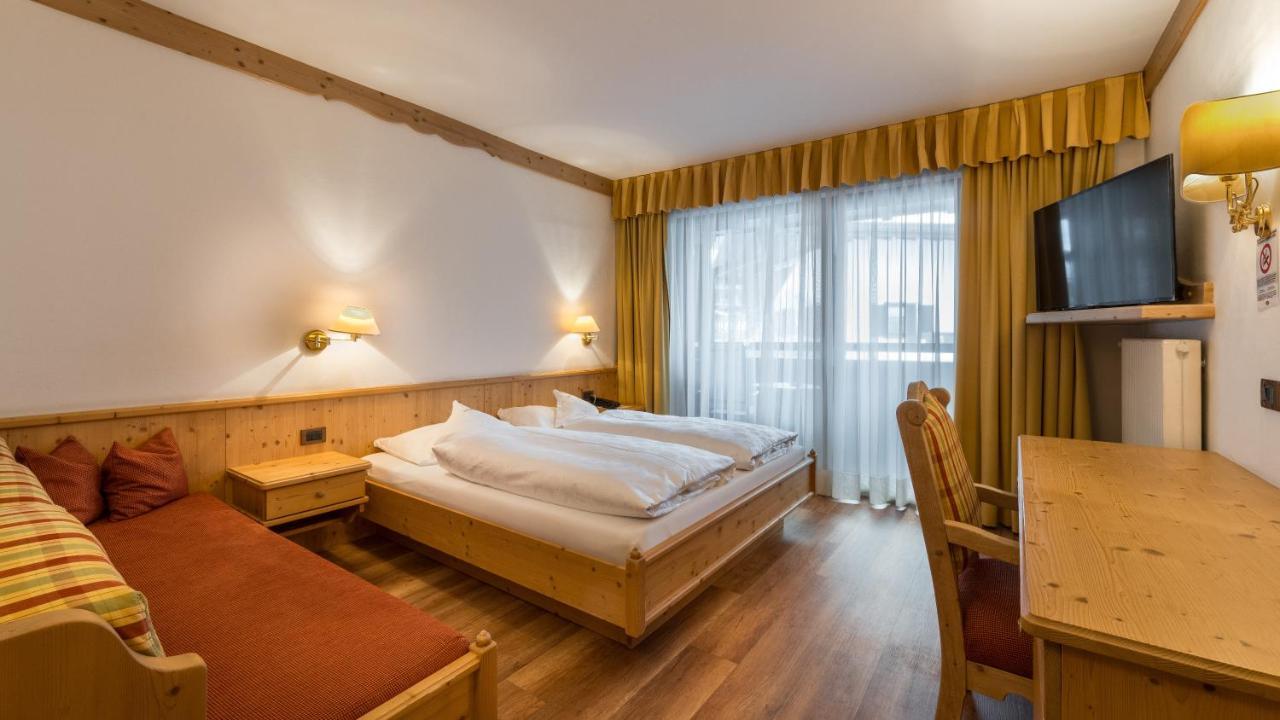 Hotel Armin Selva di Val Gardena Bagian luar foto