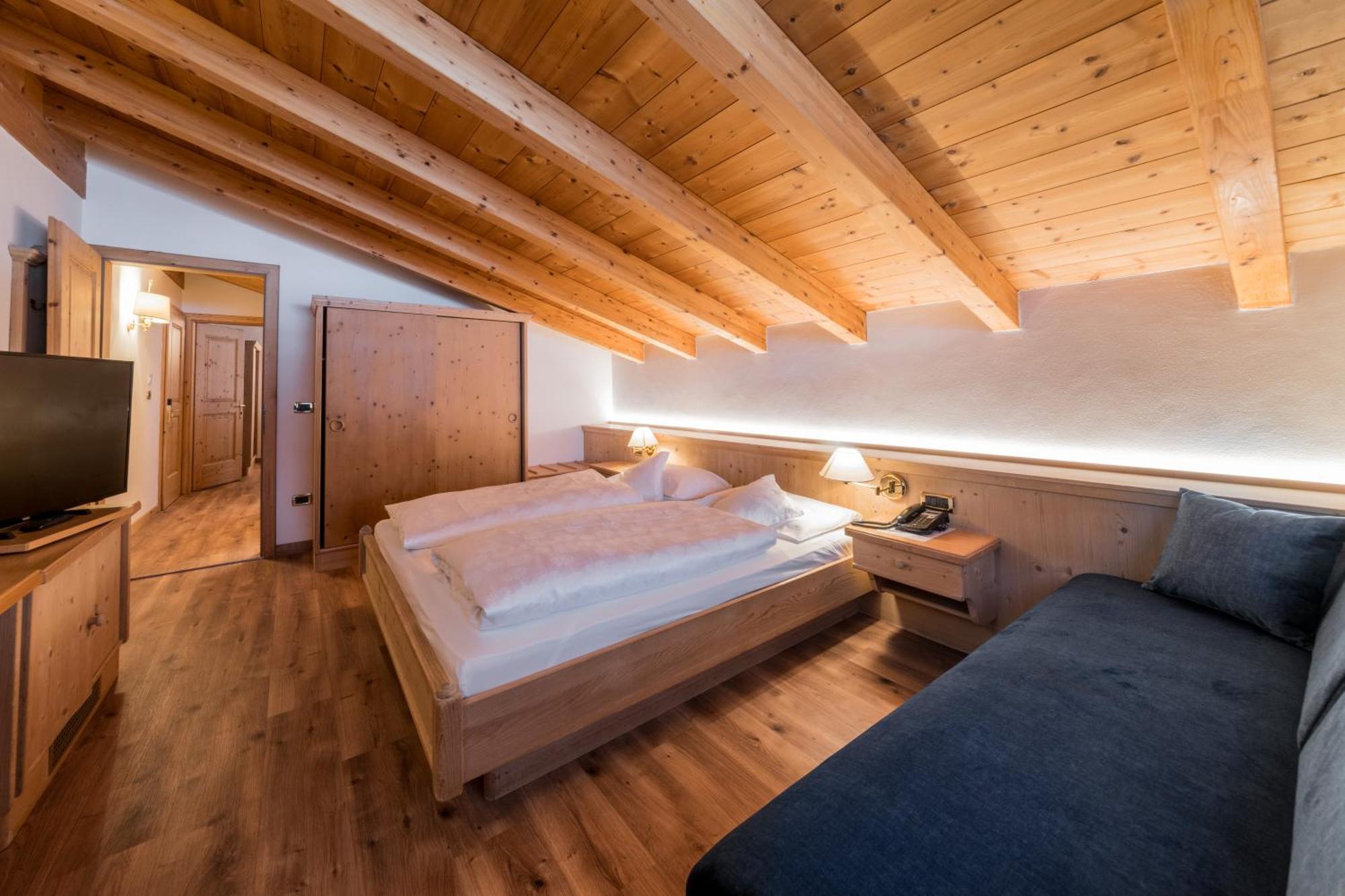 Hotel Armin Selva di Val Gardena Bagian luar foto
