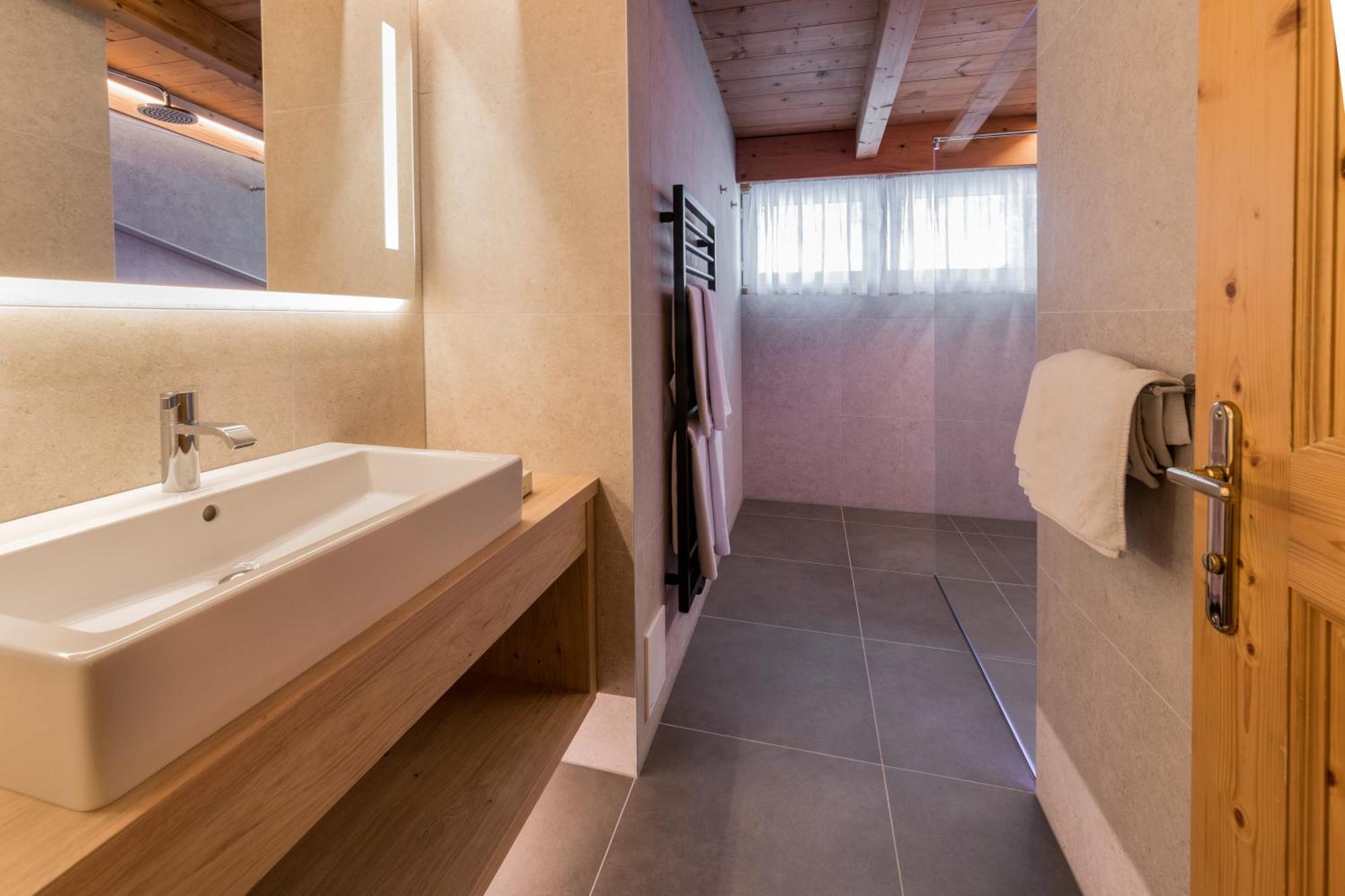 Hotel Armin Selva di Val Gardena Bagian luar foto
