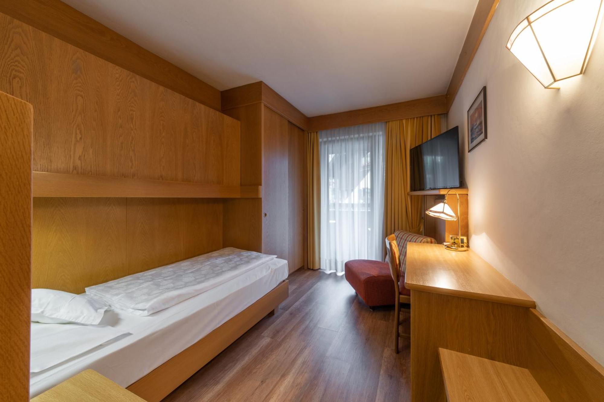 Hotel Armin Selva di Val Gardena Bagian luar foto