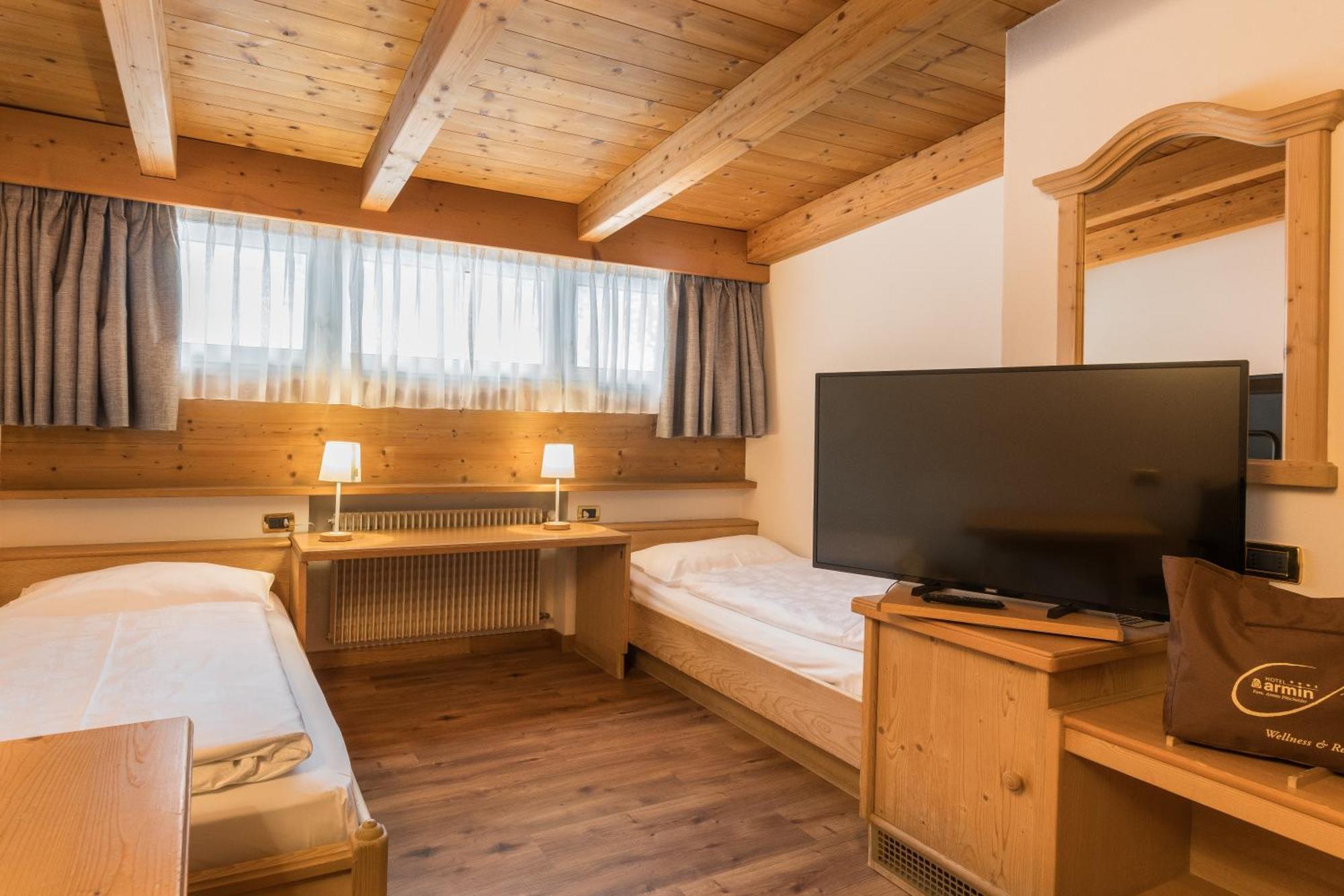 Hotel Armin Selva di Val Gardena Bagian luar foto
