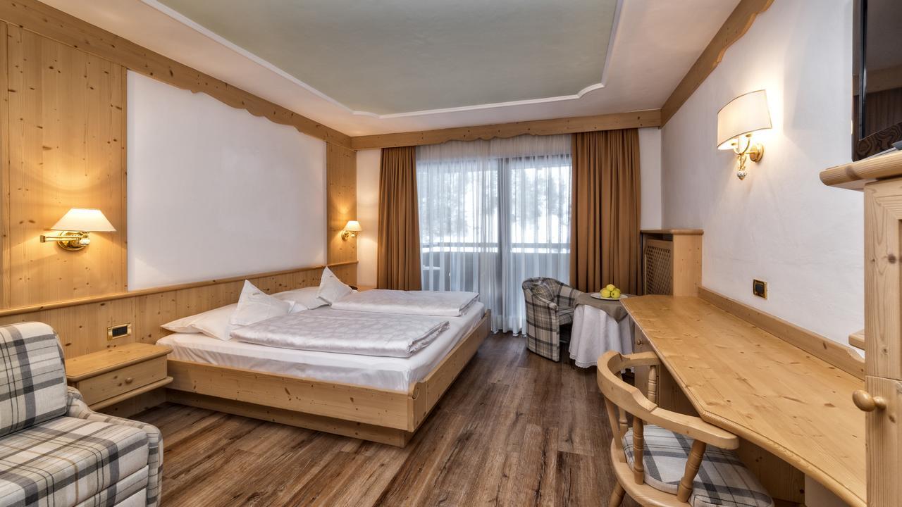 Hotel Armin Selva di Val Gardena Bagian luar foto