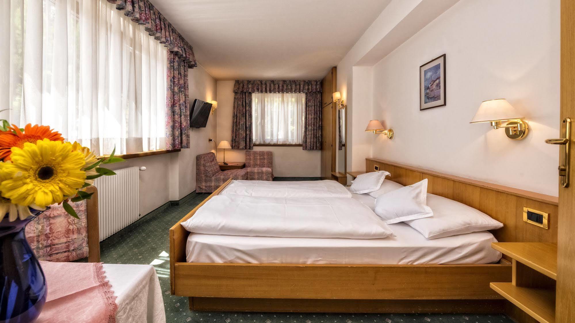 Hotel Armin Selva di Val Gardena Bagian luar foto